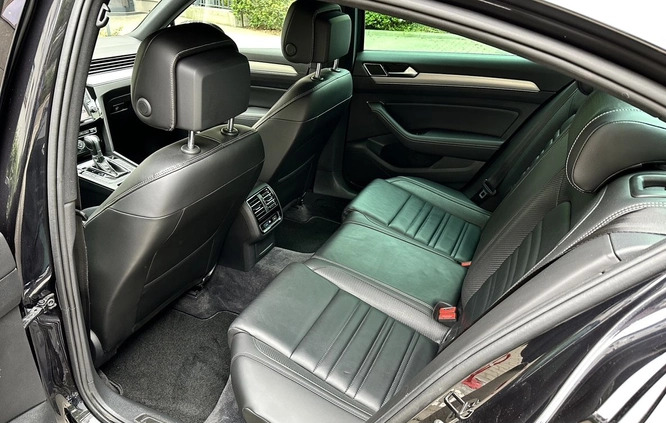 Volkswagen Passat cena 56000 przebieg: 359000, rok produkcji 2017 z Warszawa małe 121